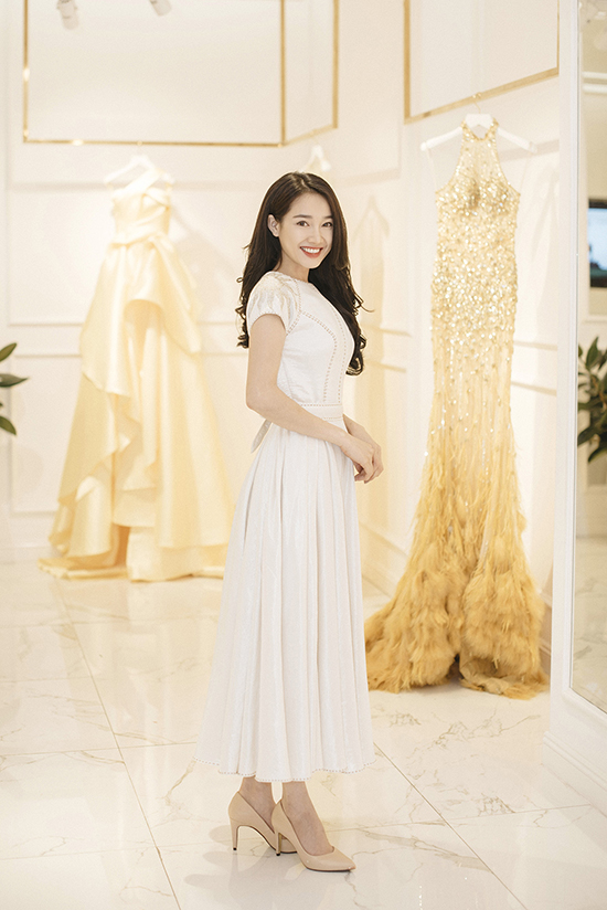 Nhã Phương ngày càng đắt show sau ồn ào tình ái của Trường Giang